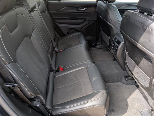 Used 2024 Jeep Grand Cherokee Altitude image 32