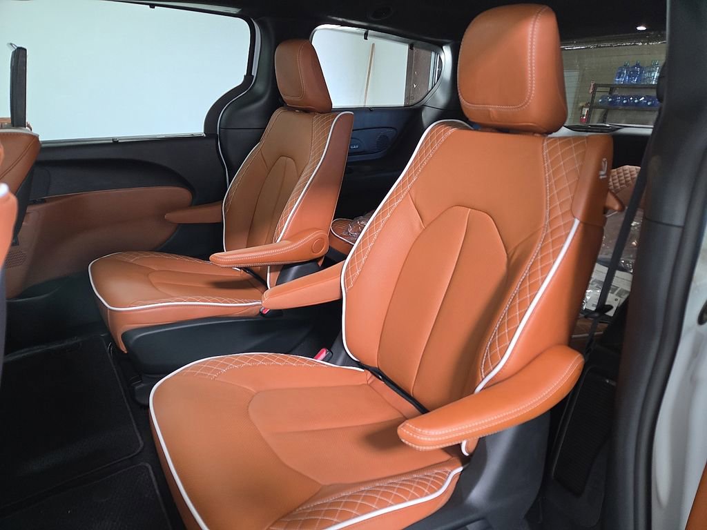 New 2026 Chrysler Pacifica Pinnacle FWD image 15