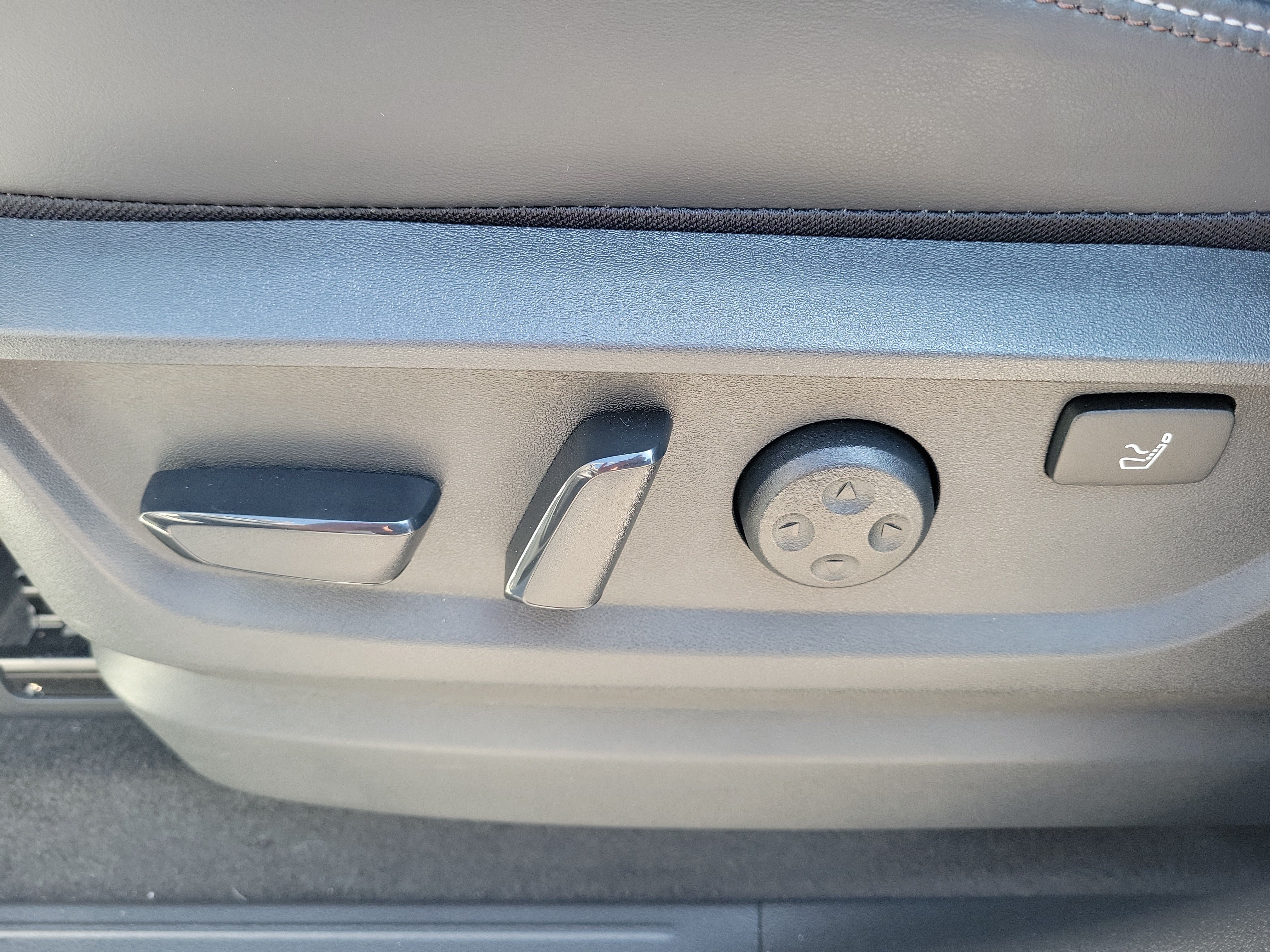 Certified 2025 Nissan Armada Platinum Reserve RWD image 14