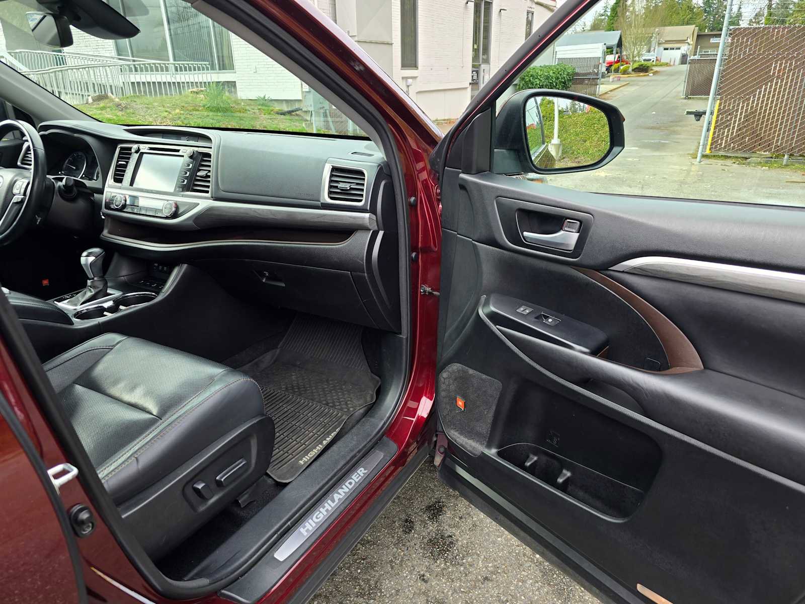 Used 2017 Toyota Highlander Limited image 10