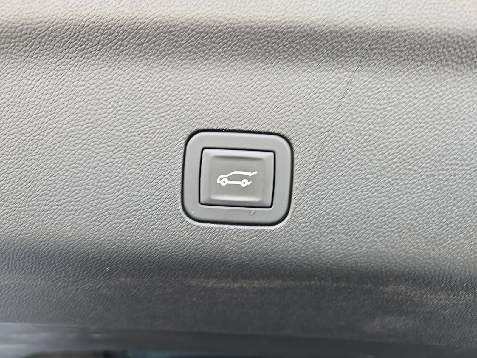 Used 2026 GMC Yukon XL AT4 w/ AT4 Premium Plus Package AWD/4WD image 10