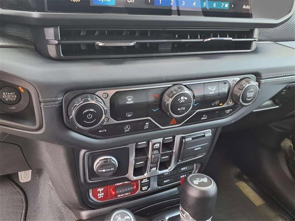 Used 2024 Jeep Wrangler Unlimited Rubicon image 18