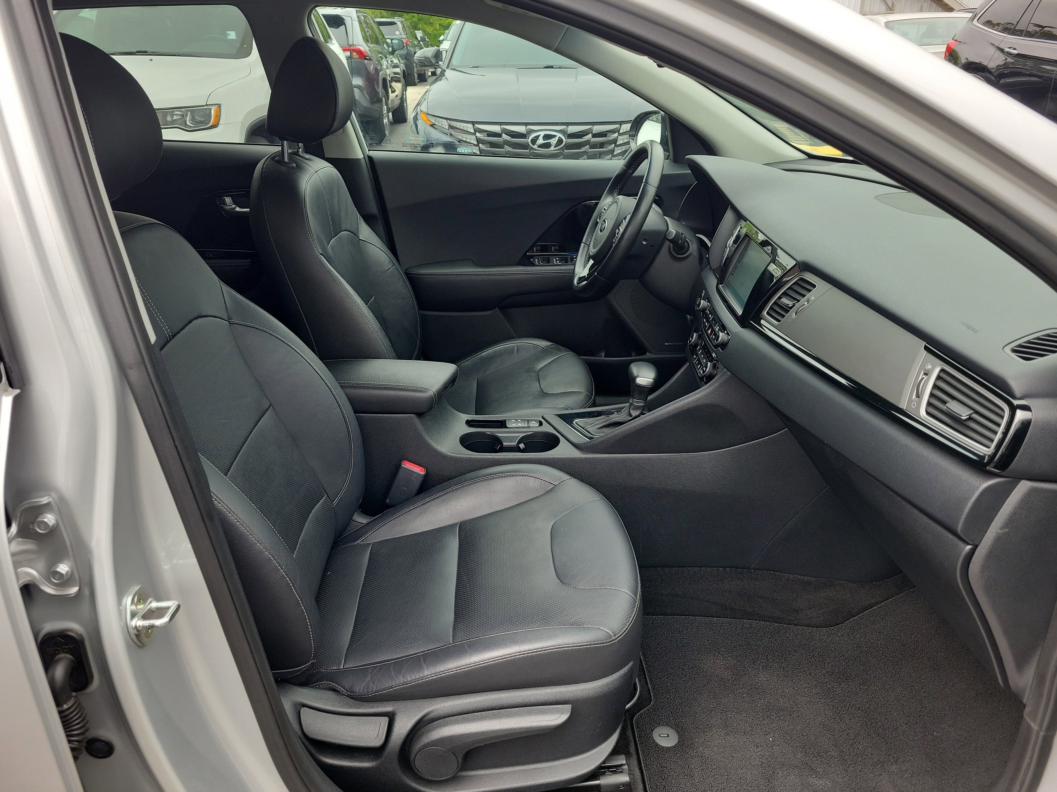 Used 2018 Kia Niro Touring FWD image 7