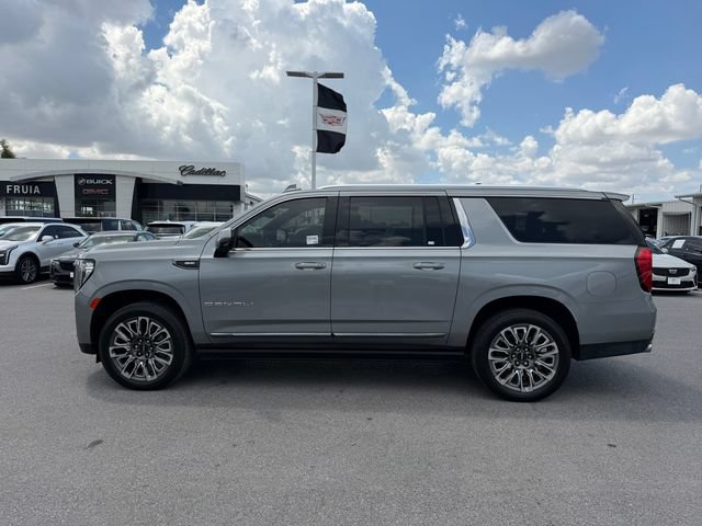 Used 2023 GMC Yukon XL Denali Ultimate AWD/4WD image 8