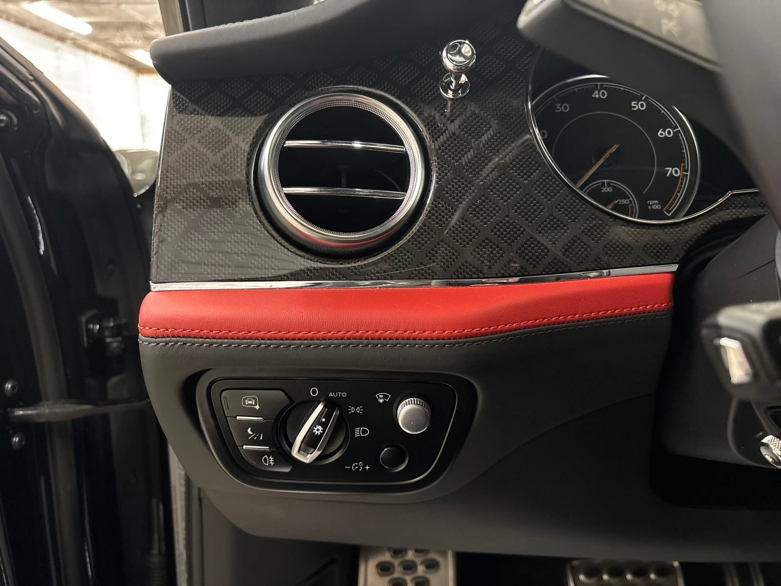 Used 2020 Bentley Bentayga AWD/4WD image 16