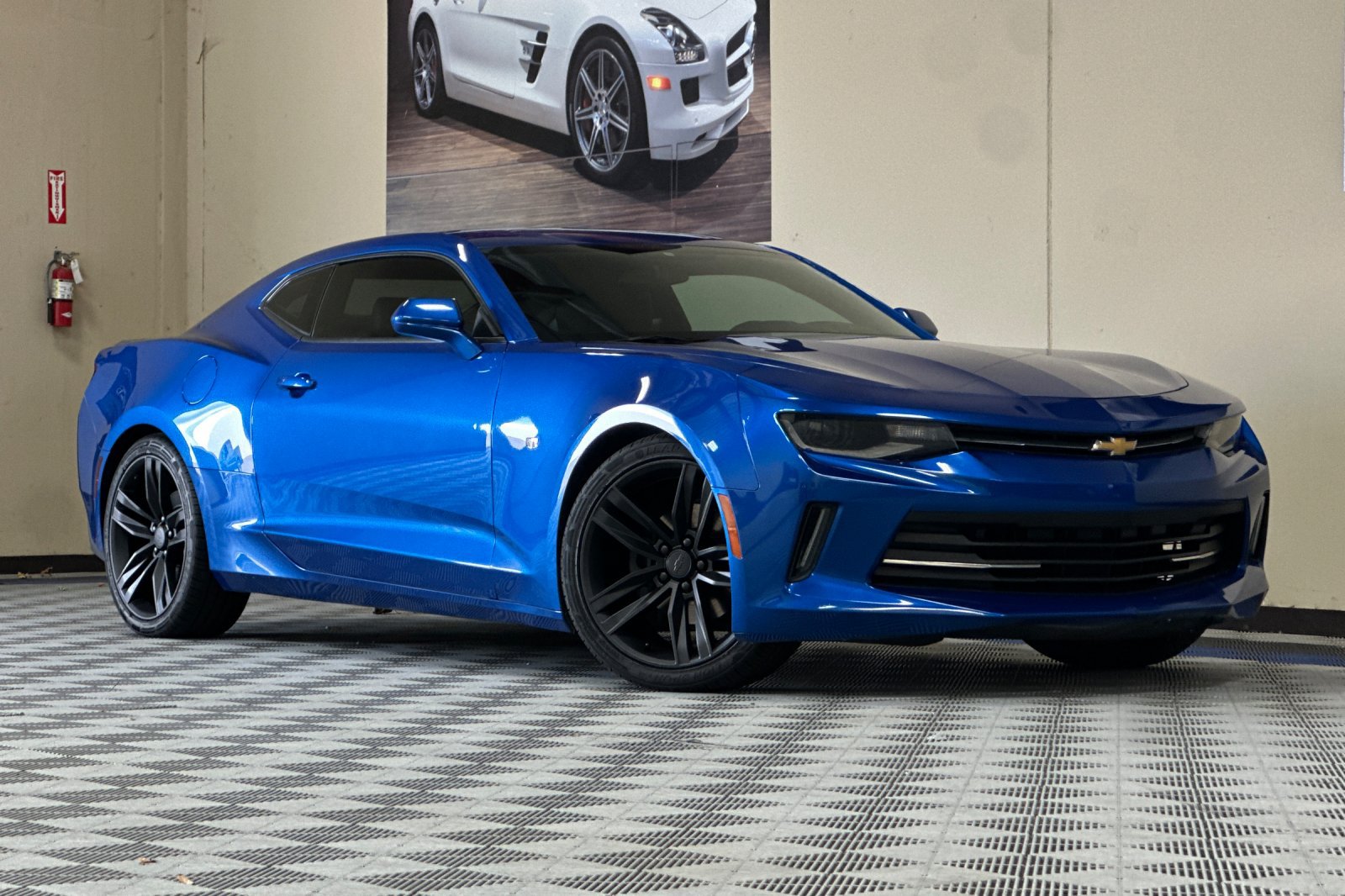 Used 2016 Chevrolet Camaro LT RWD image 2