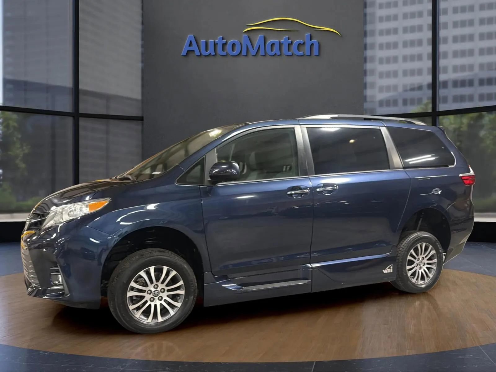 Used 2019 Toyota Sienna XLE FWD image 6