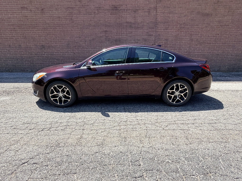 Used 2017 Buick Regal Sport Touring FWD image 2