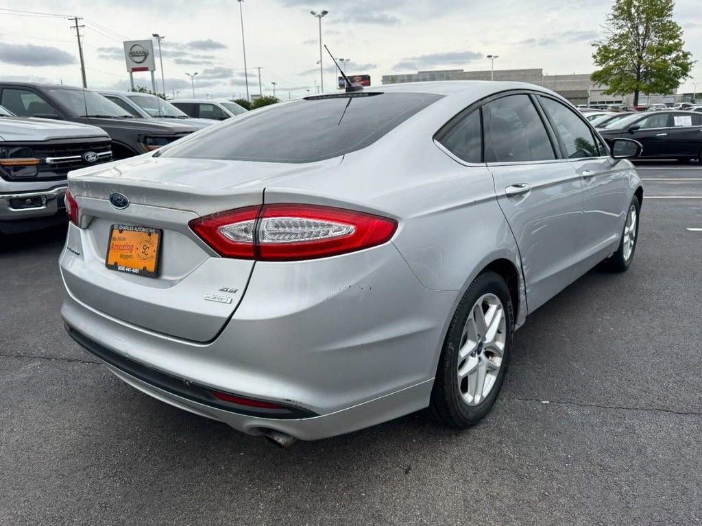 Used 2014 Ford Fusion SE FWD image 3