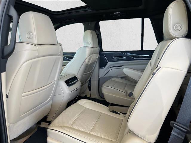 Used 2023 Cadillac Escalade Premium Luxury w/ Performance Package AWD/4WD image 10