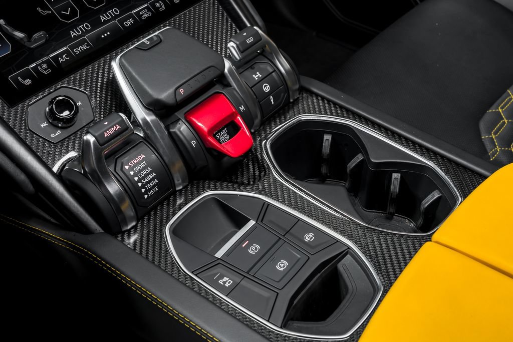 Used 2022 Lamborghini Urus AWD/4WD image 30