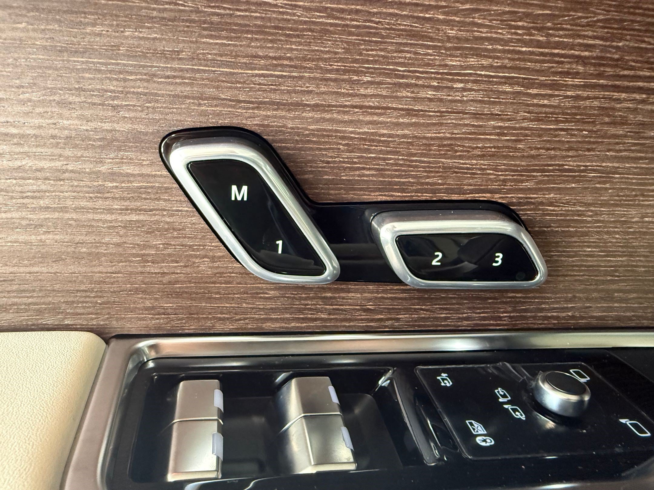 New 2026 Land Rover Range Rover SE AWD/4WD image 13