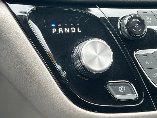 Used 2024 Chrysler Pacifica Touring-L FWD image 28