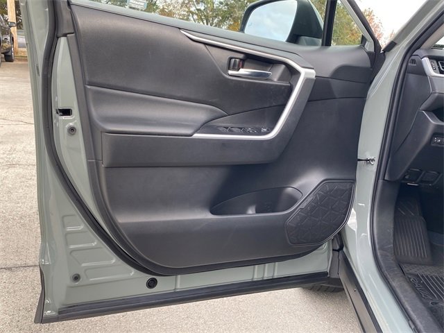 Used 2022 Toyota RAV4 XLE Premium image 22
