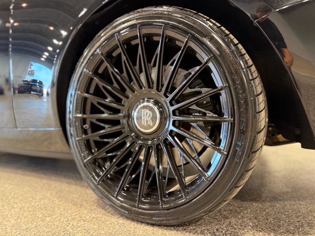Used 2019 Rolls-Royce Dawn RWD image 30