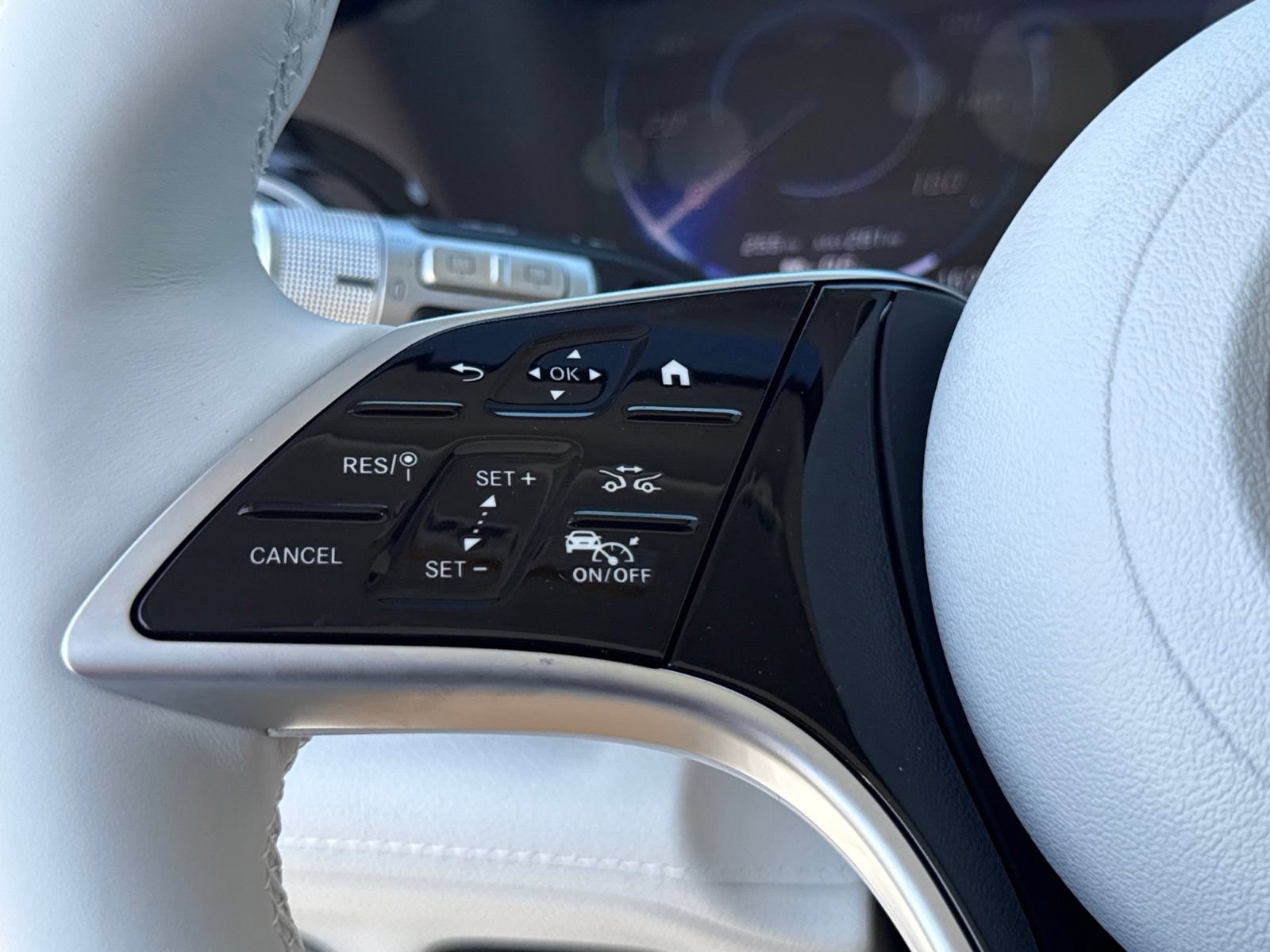 New 2026 Mercedes-Benz EQS 400 4MATIC SUV image 23
