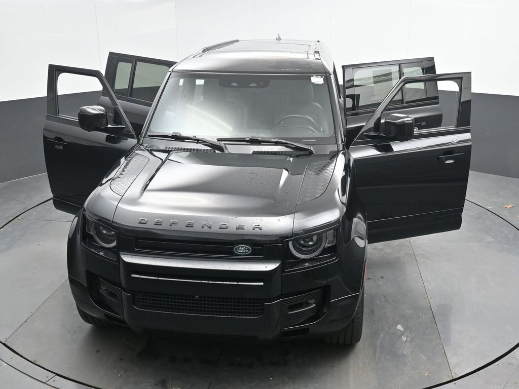 Used 2024 Land Rover Defender 130 X-Dynamic SE image 54