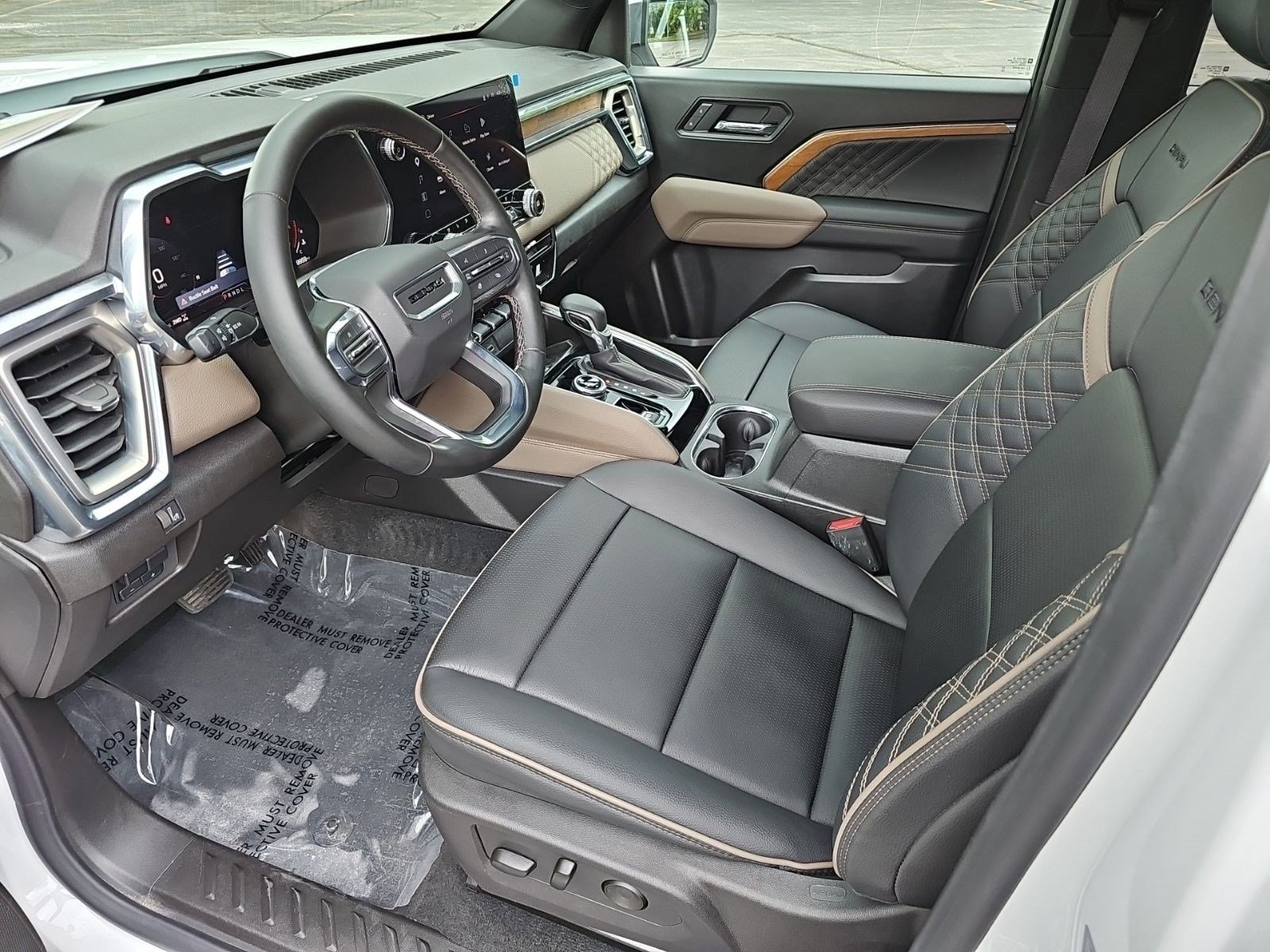 Used 2025 GMC Canyon Denali AWD/4WD image 19