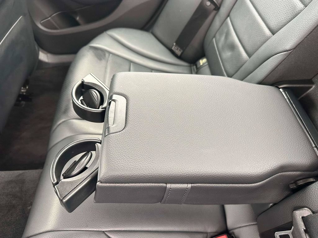 Used 2016 Mercedes-Benz C 300 4MATIC Sedan image 11