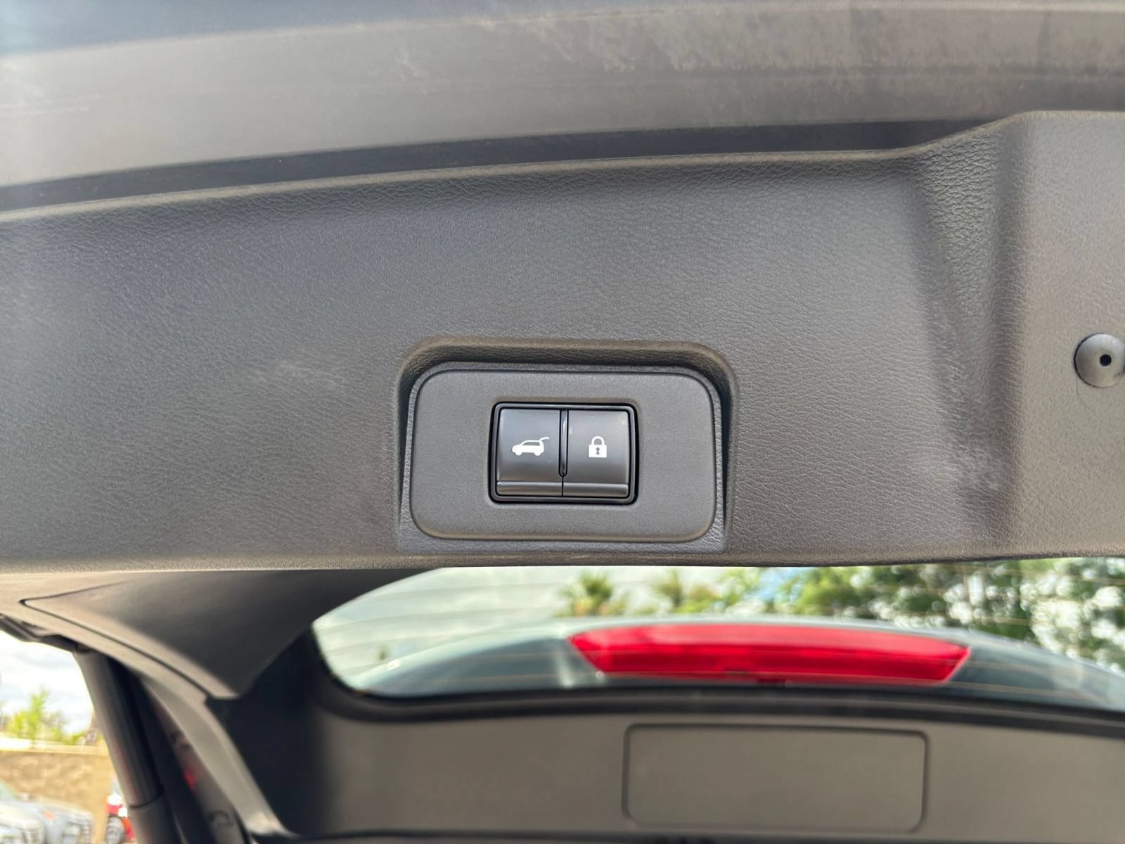 Used 2025 Nissan Rogue SV FWD image 23