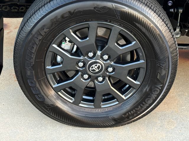 Used 2025 Toyota 4Runner SR5 AWD/4WD image 10
