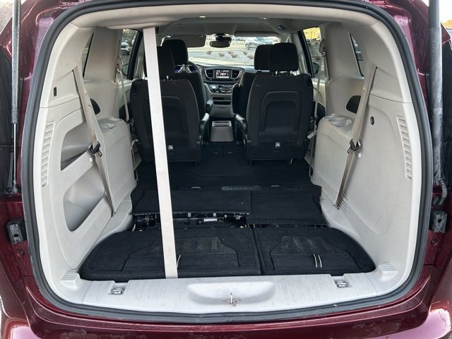 Used 2023 Chrysler Voyager LX image 8