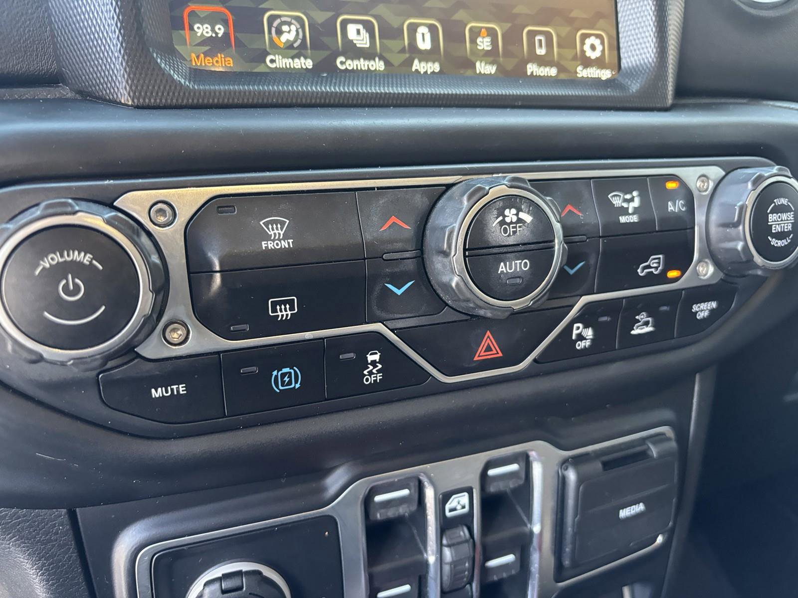 Used 2021 Jeep Wrangler Unlimited Sahara w/ Safety Group image 17