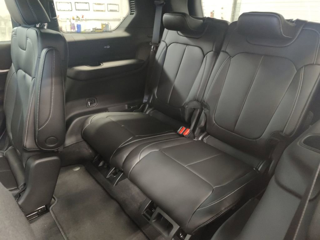 New 2025 Jeep Grand Cherokee L Limited w/ Black Appearance Package image 32