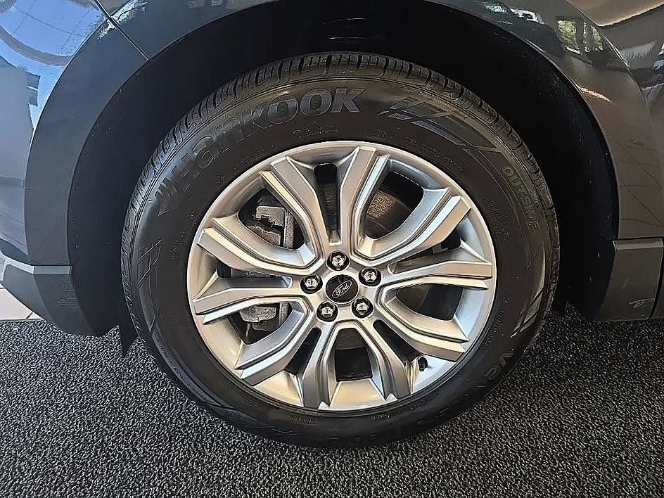 Used 2023 Ford Edge Titanium AWD/4WD image 43