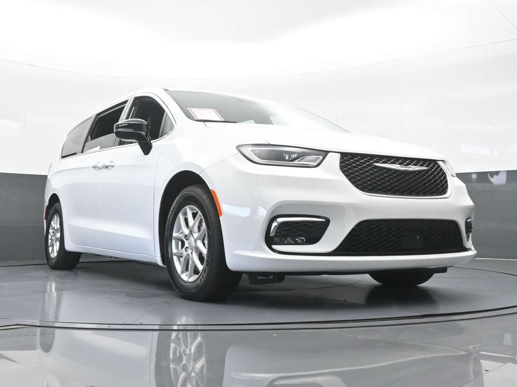 Used 2025 Chrysler Pacifica Select FWD image 58