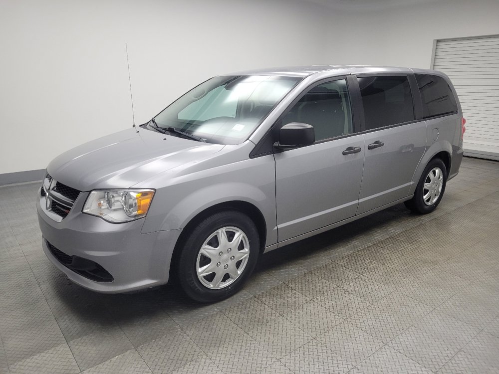 Used 2020 Dodge Grand Caravan SE w/ UConnect Hands-Free Group image 2