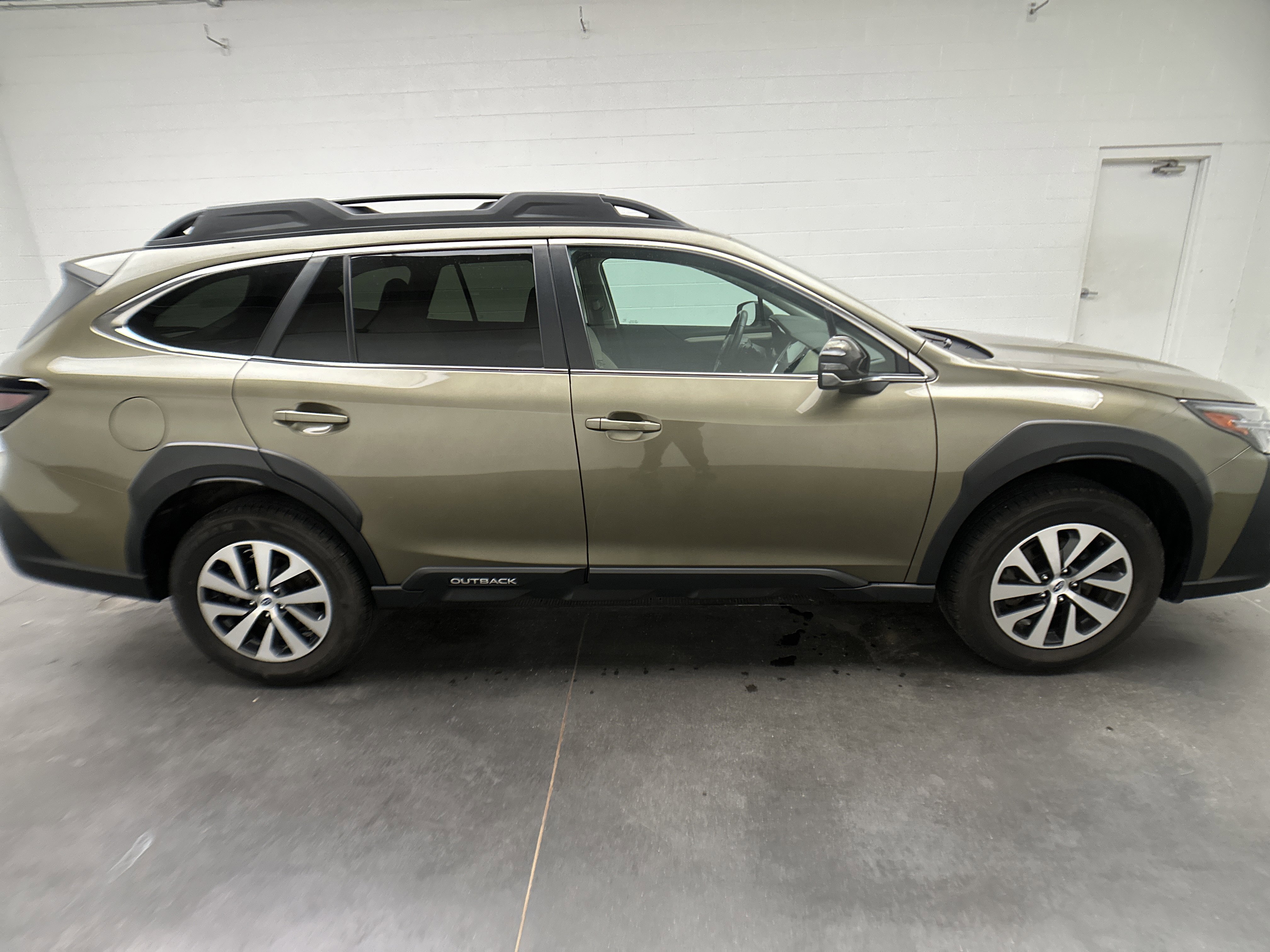 Used 2024 Subaru Outback Premium AWD/4WD image 9