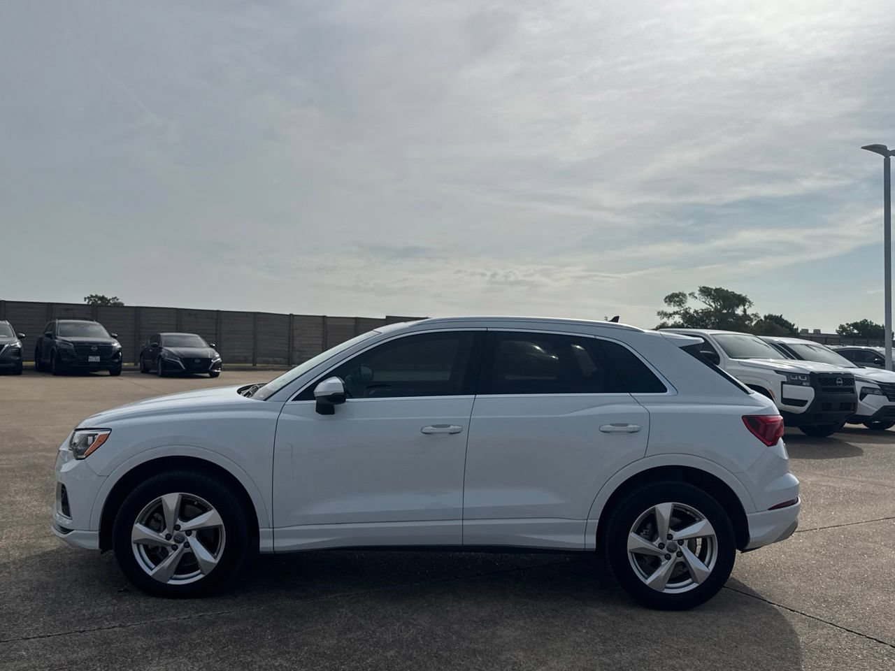 Used 2020 Audi Q3 2.0T Premium w/ Convenience Package AWD/4WD image 11