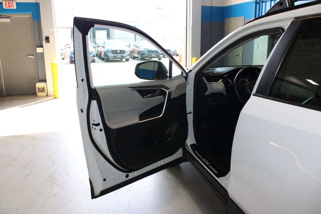 Used 2022 Toyota RAV4 XLE w/ Convenience Package AWD/4WD image 7
