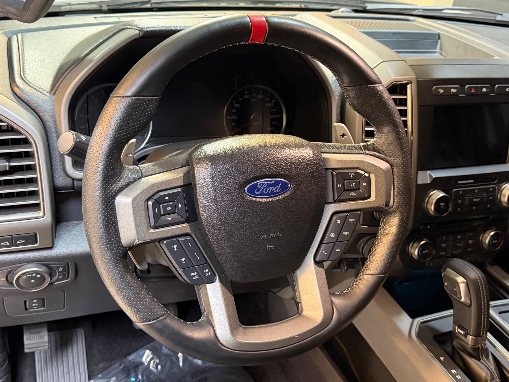 Used 2017 Ford F150 Raptor w/ Equipment Group 802A Luxury AWD/4WD image 4