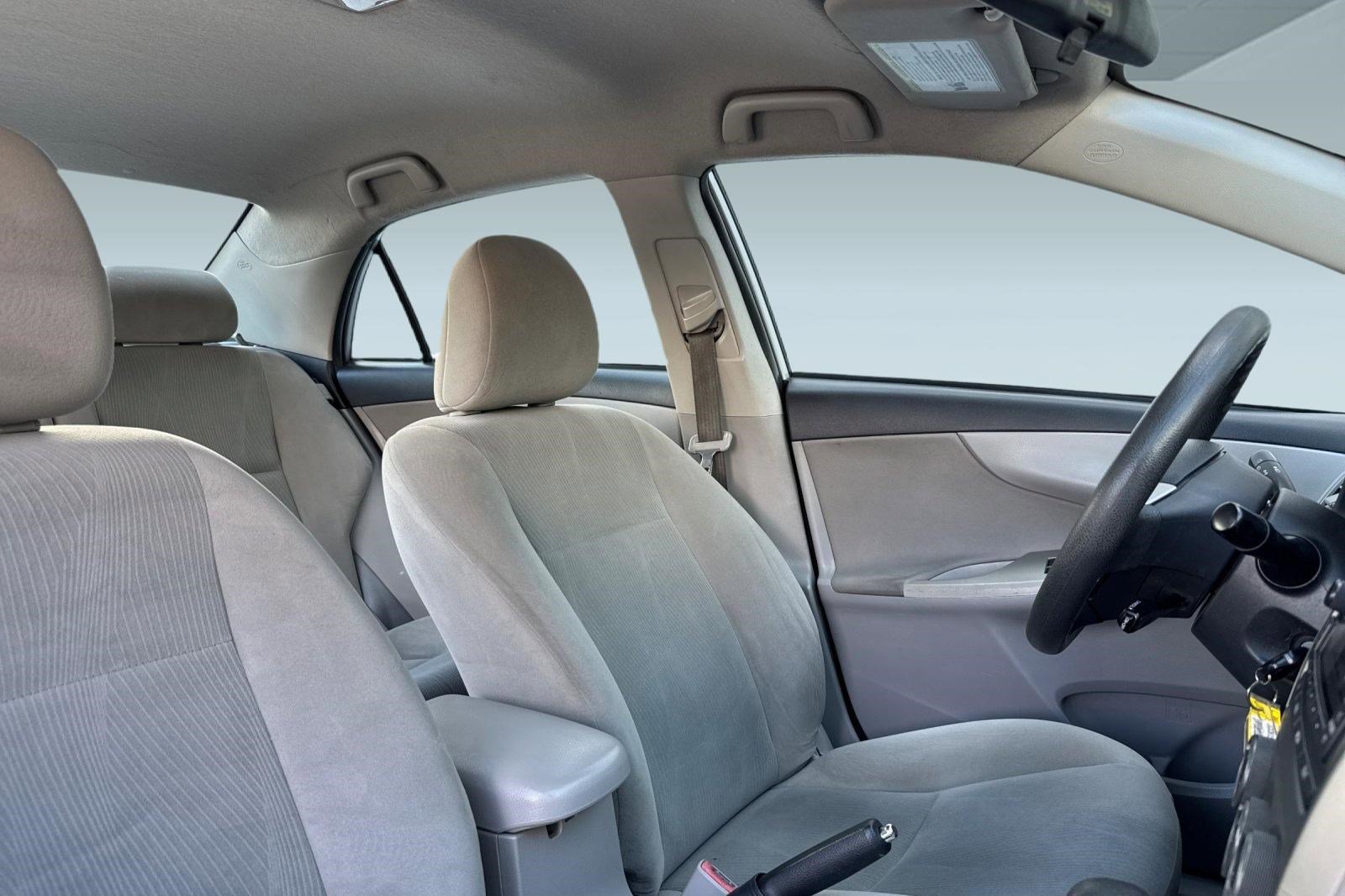 Used 2012 Toyota Corolla LE image 29