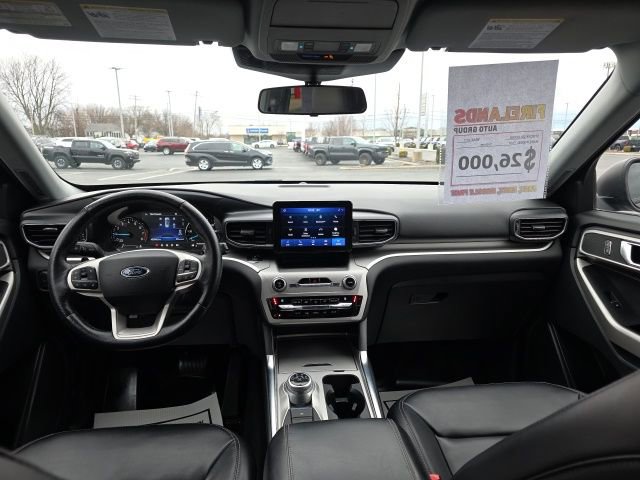 Used 2021 Ford Explorer XLT w/ Equipment Group 202A image 10
