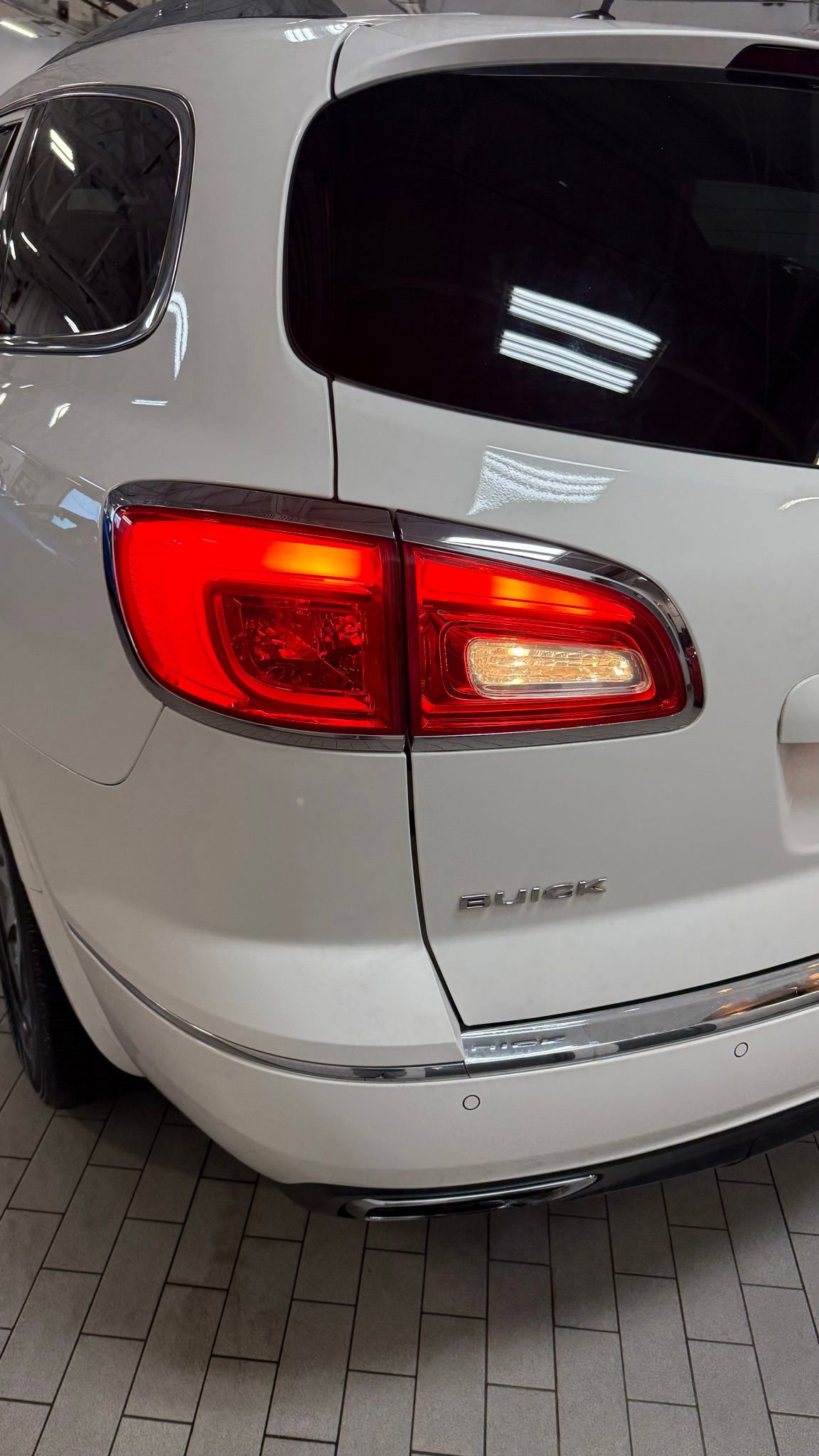 Used 2015 Buick Enclave Leather FWD image 10