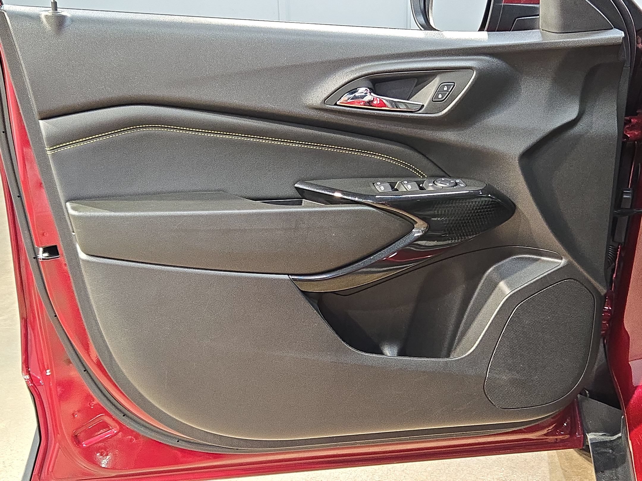 Used 2025 Chevrolet Trax LT FWD image 20
