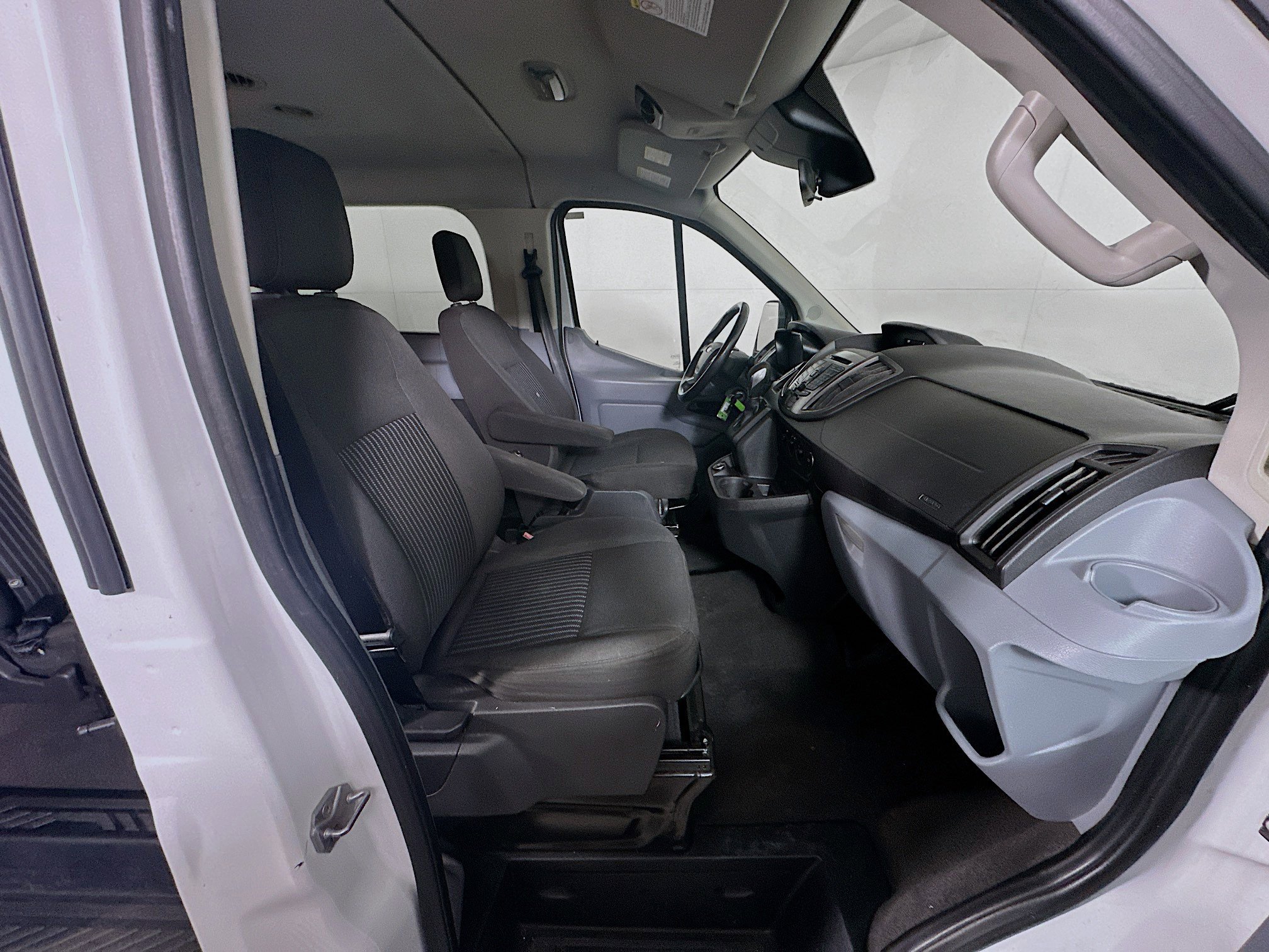 Used 2017 Ford Transit 350 XLT image 27