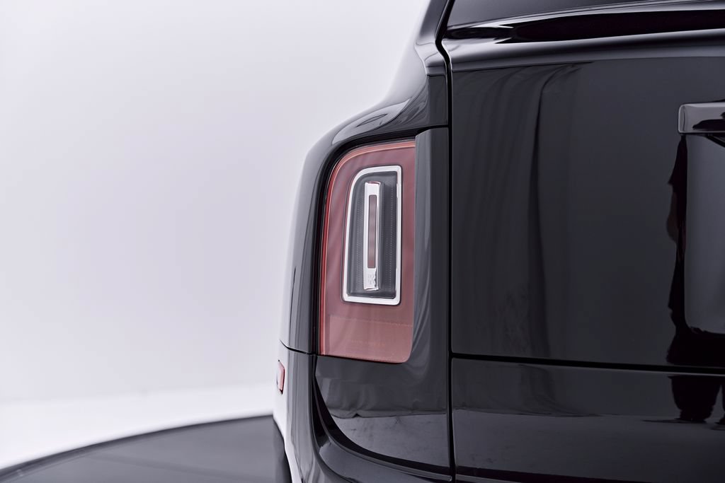 Used 2024 Rolls-Royce Cullinan Black Badge w/ Driver's Package AWD/4WD image 23