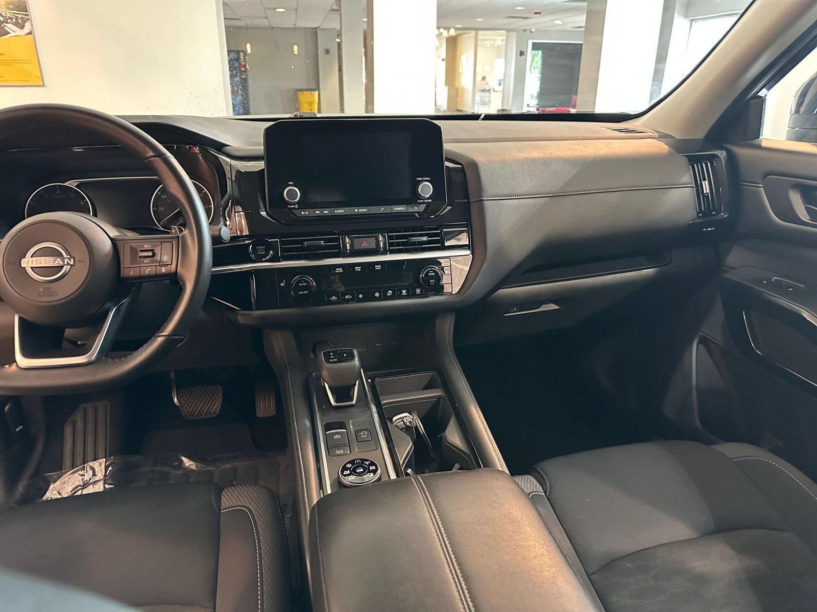 Used 2025 Nissan Pathfinder SV AWD/4WD image 37