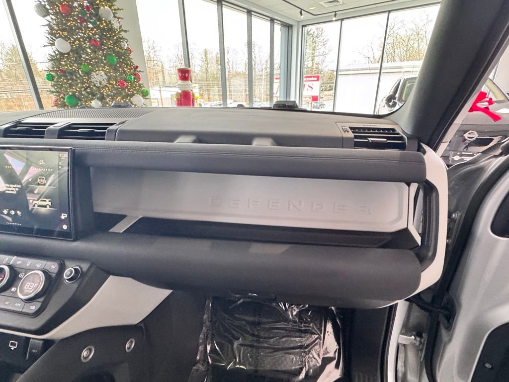 Used 2023 Land Rover Defender 110 S image 28