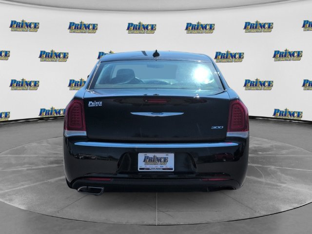 Used 2021 Chrysler 300 Touring w/ Driver Convenience Group RWD image 10