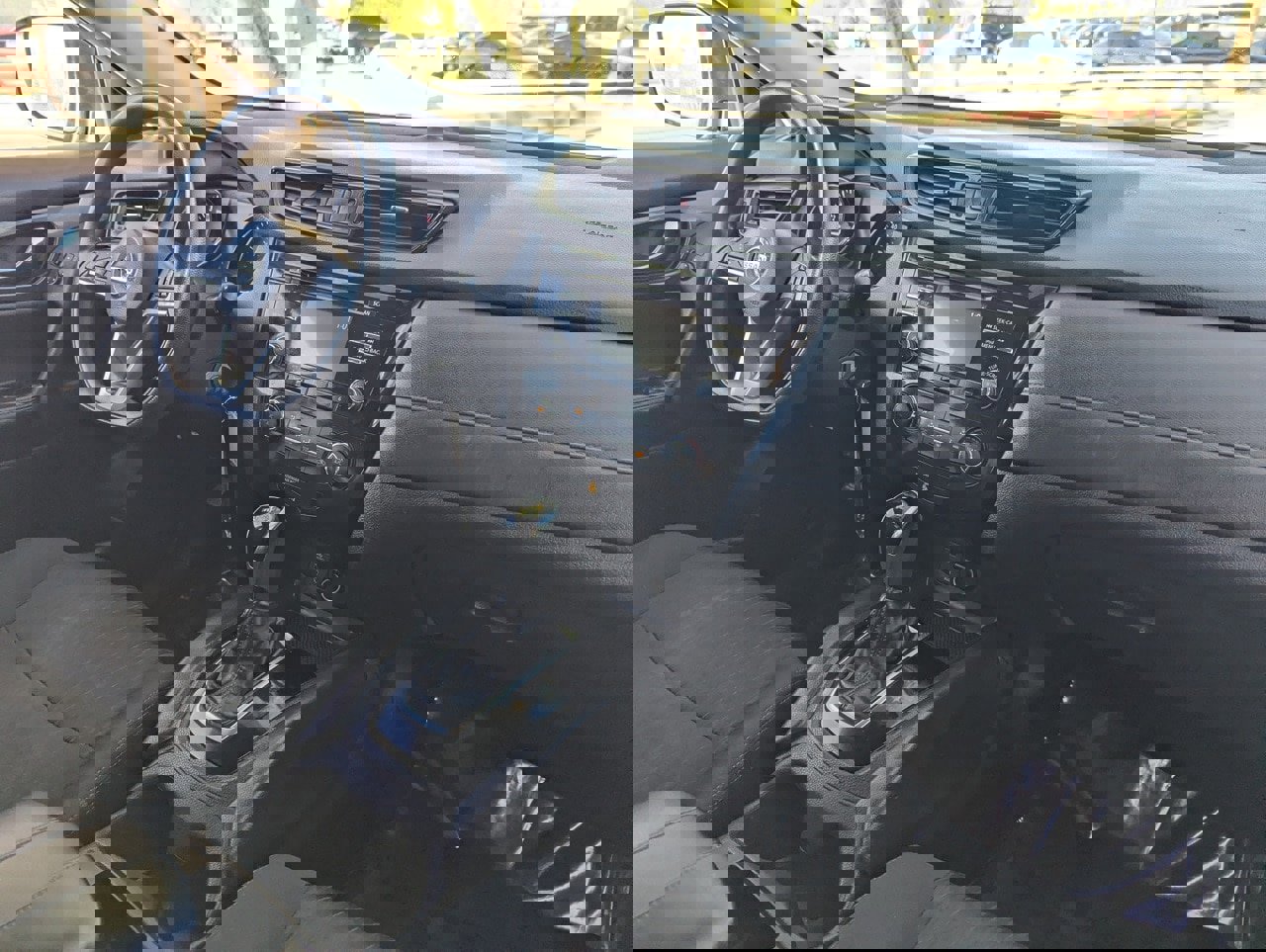 Used 2017 Nissan Rogue S w/ S Family Package image 12