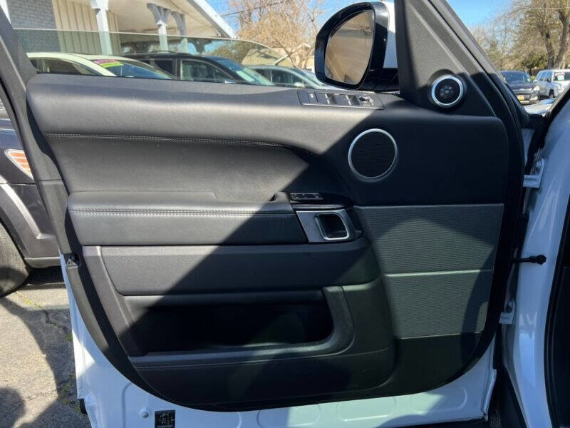 Used 2017 Land Rover Range Rover Sport HSE image 11