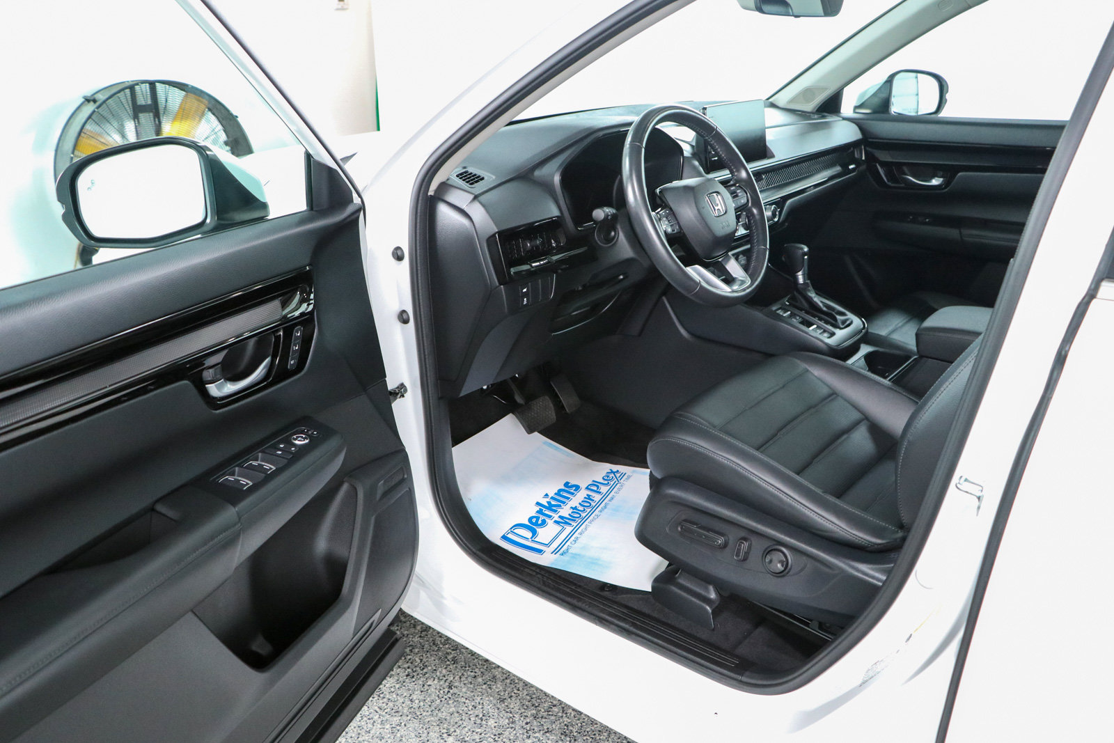 Used 2024 Honda CR-V EX-L image 3