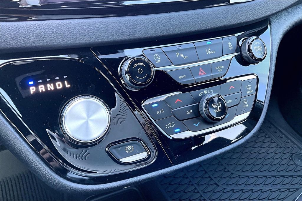 New 2025 Chrysler Voyager LX FWD image 19