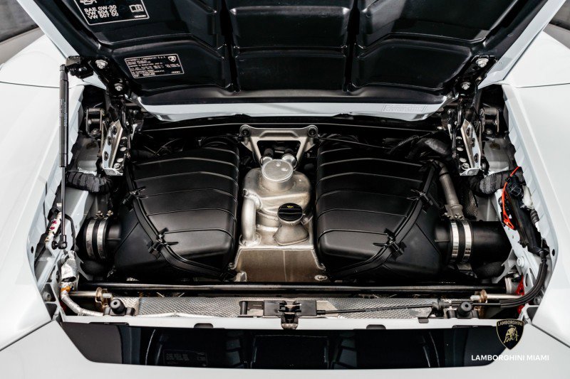 Used 2022 Lamborghini Huracan EVO image 22