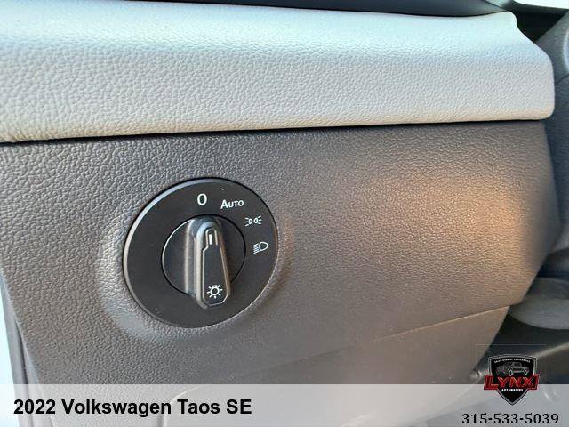 Used 2022 Volkswagen Taos SE w/ Panoramic Sunroof Package image 31
